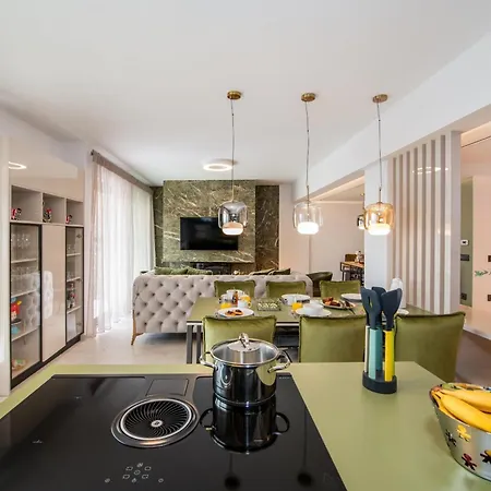 Flos Apartment *